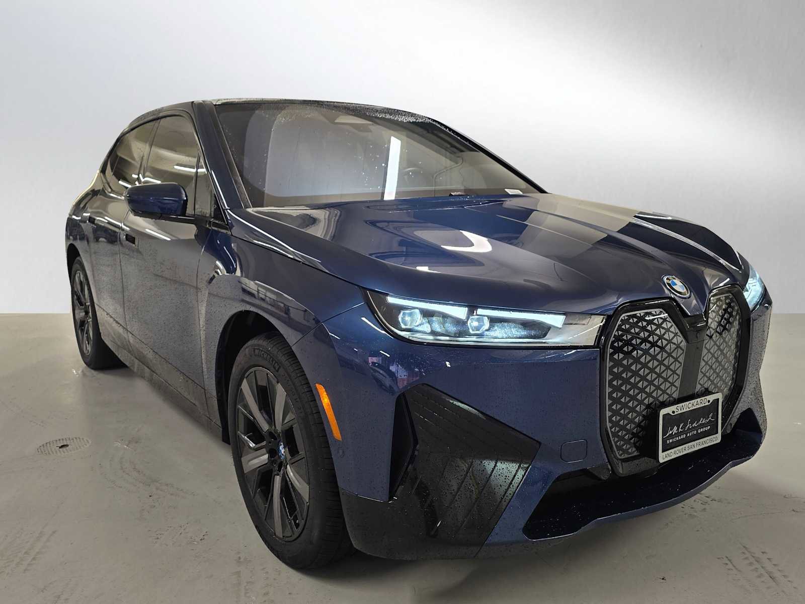 Used 2025 BMW iX xDrive50 w/ Premium Package image 9