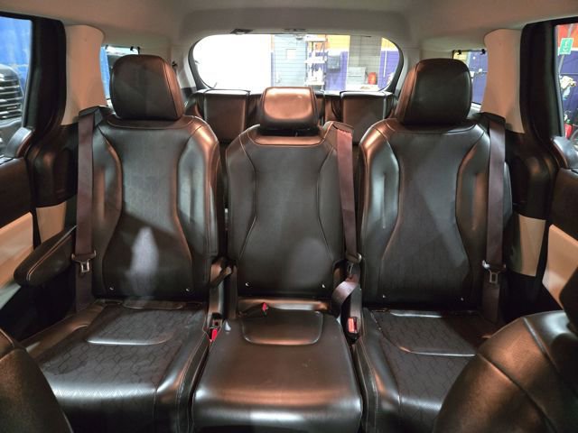 Used 2022 Kia Carnival EX image 29