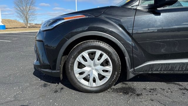 Used 2022 Toyota C-HR XLE image 10