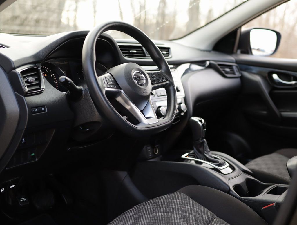 Used 2018 Nissan Rogue Sport SV image 9