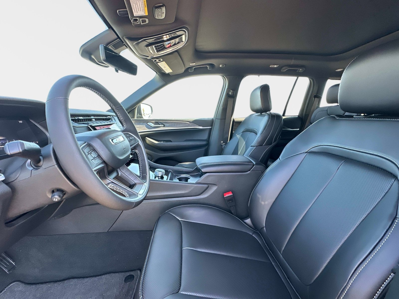 New 2025 Jeep Grand Cherokee Limited w/ Luxury Tech Group II AWD/4WD image 23