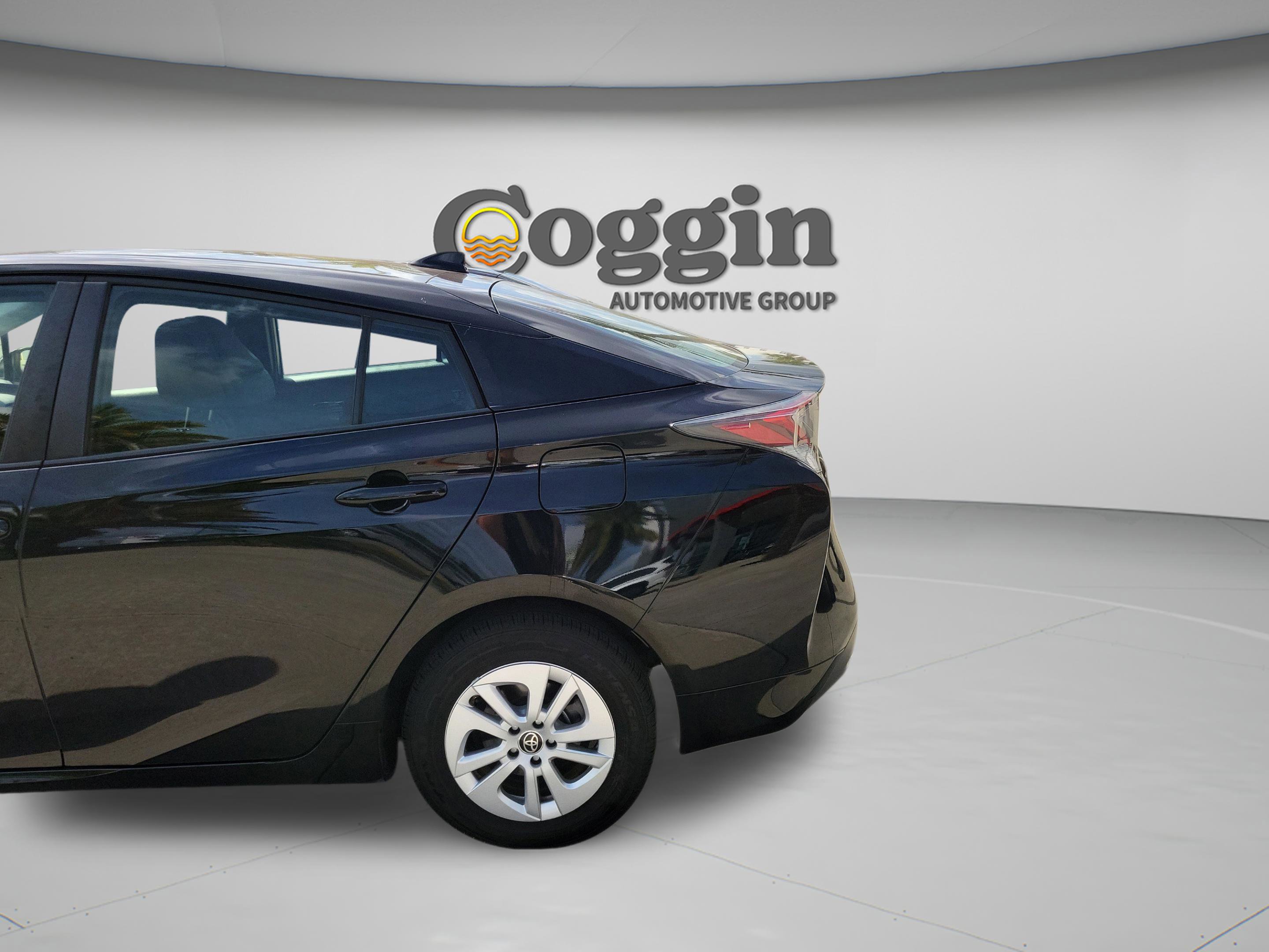 Used 2017 Toyota Prius One FWD image 31