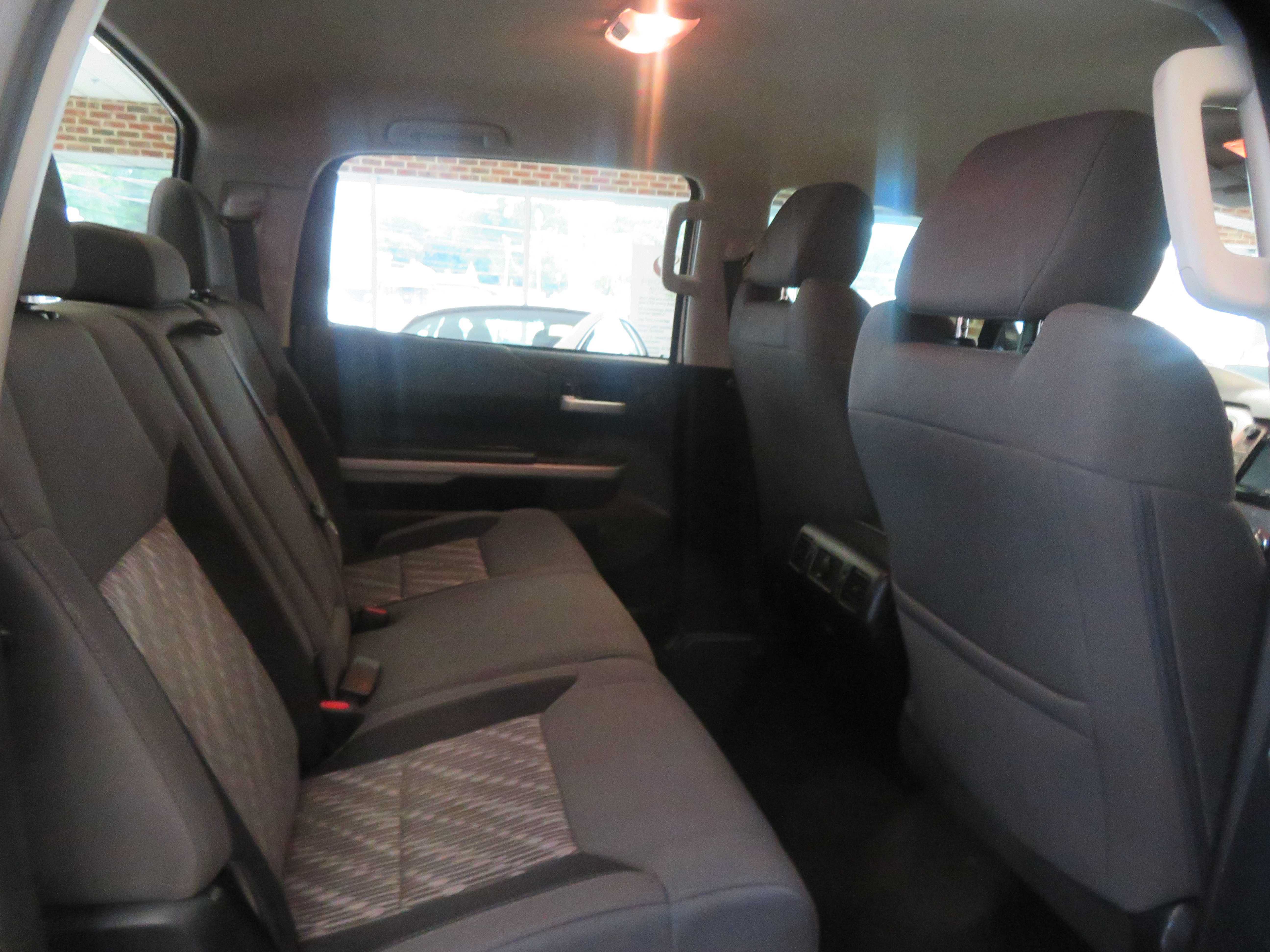 Used 2018 Toyota Tundra SR5 w/ SR5 Upgrade Package AWD/4WD image 22