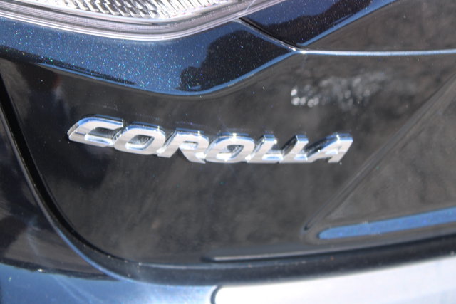 Used 2023 Toyota Corolla LE w/ Carpet Mat Package (TMS) FWD image 9