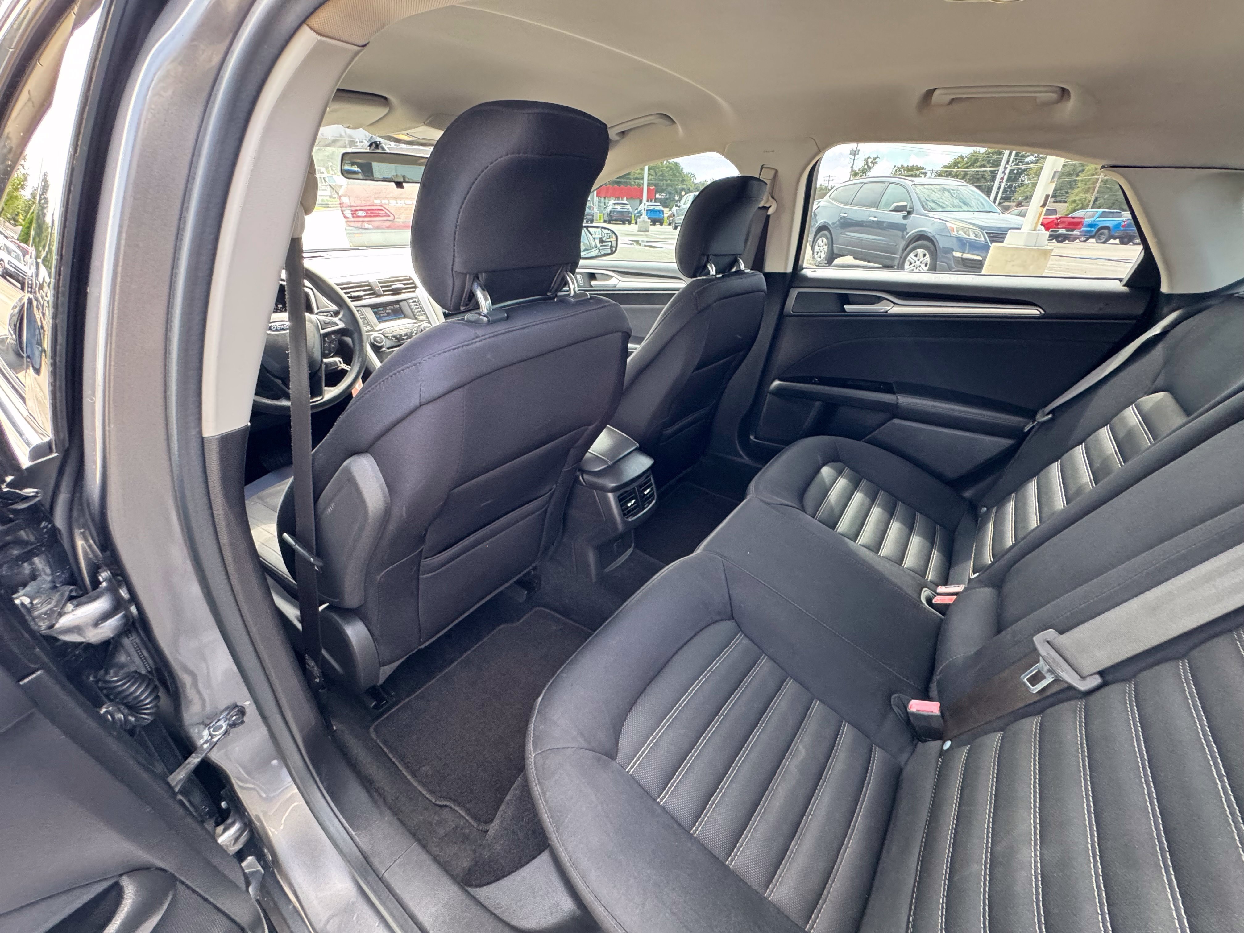 Used 2014 Ford Fusion SE FWD image 20