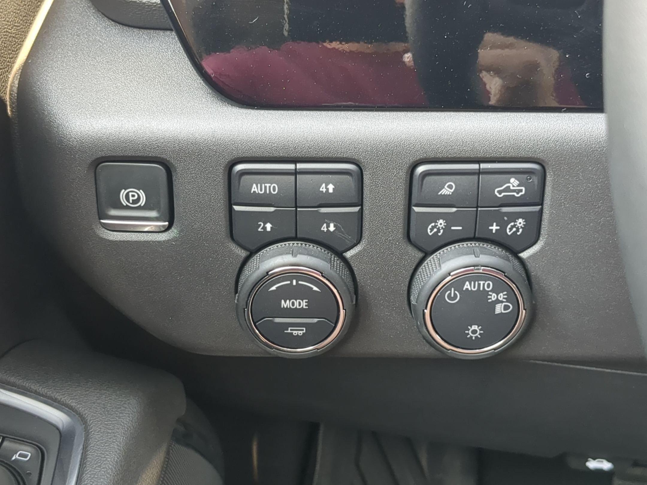 Used 2025 Chevrolet Silverado 1500 LT AWD/4WD image 17