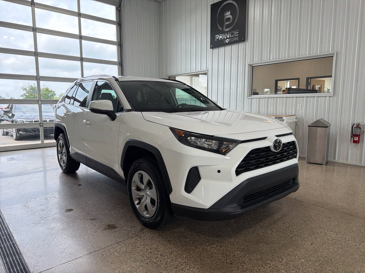 Used 2021 Toyota RAV4 LE FWD image 6
