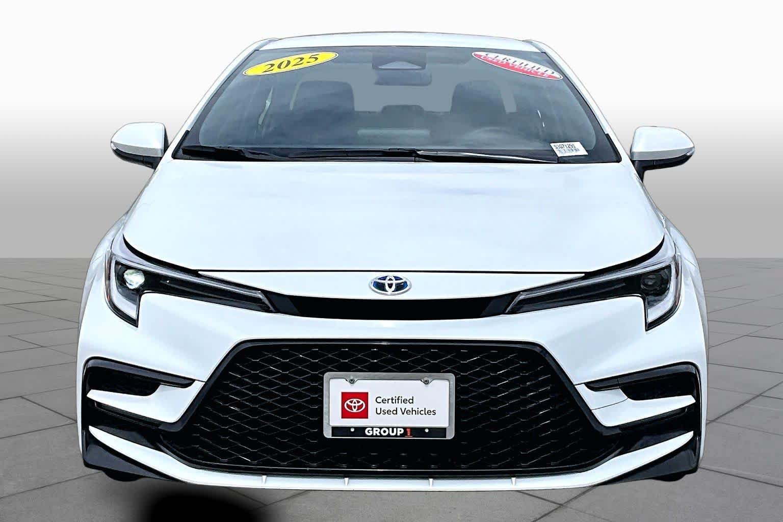 Certified 2025 Toyota Corolla SE FWD image 3
