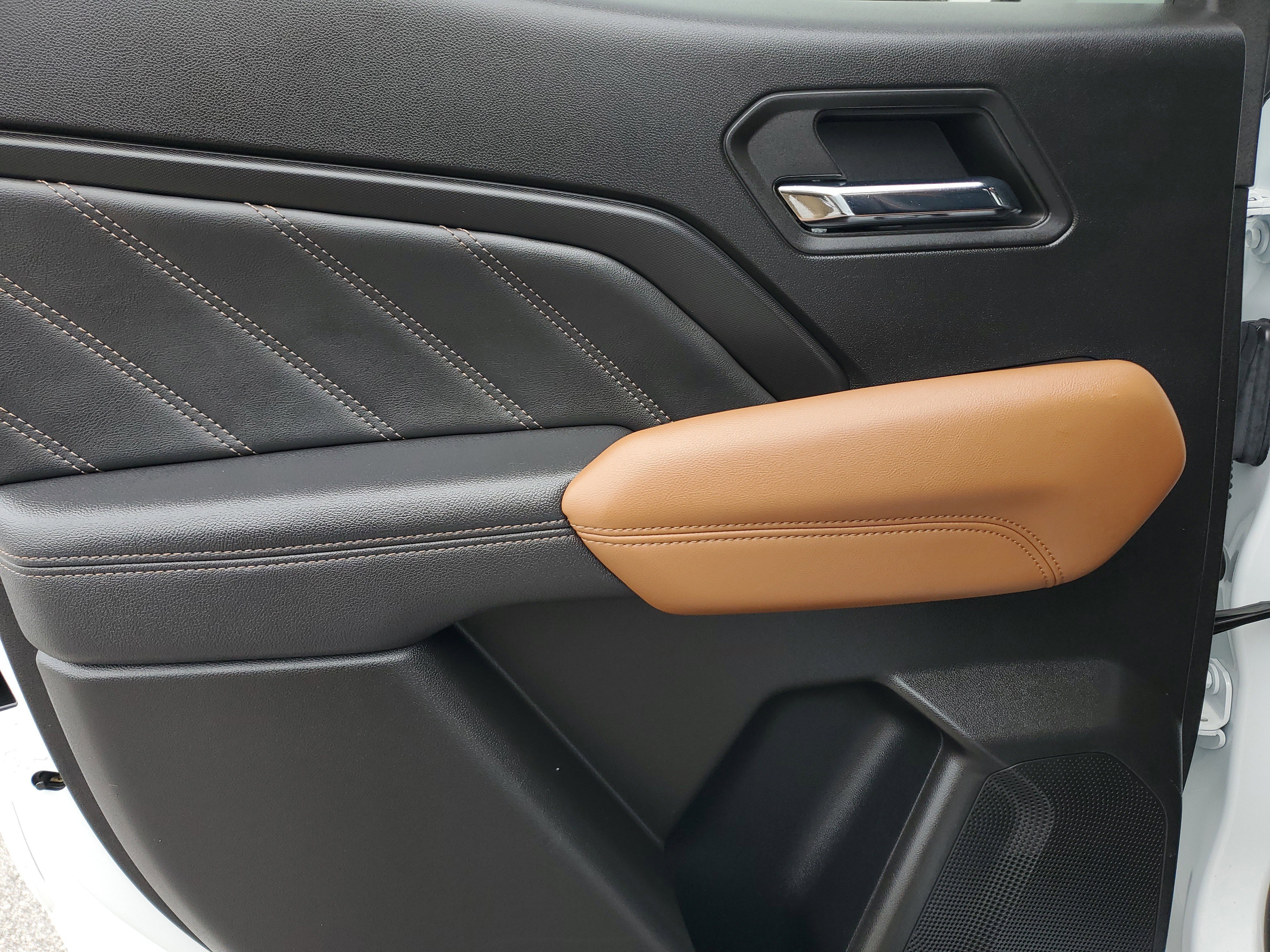 Used 2024 GMC Canyon AT4 image 12