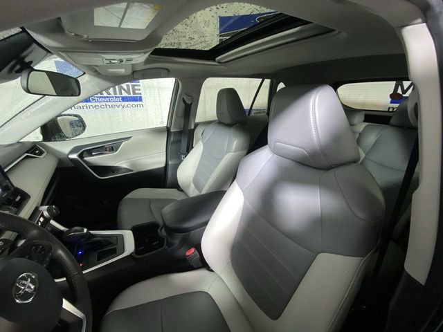 Used 2022 Toyota RAV4 XLE Premium image 24