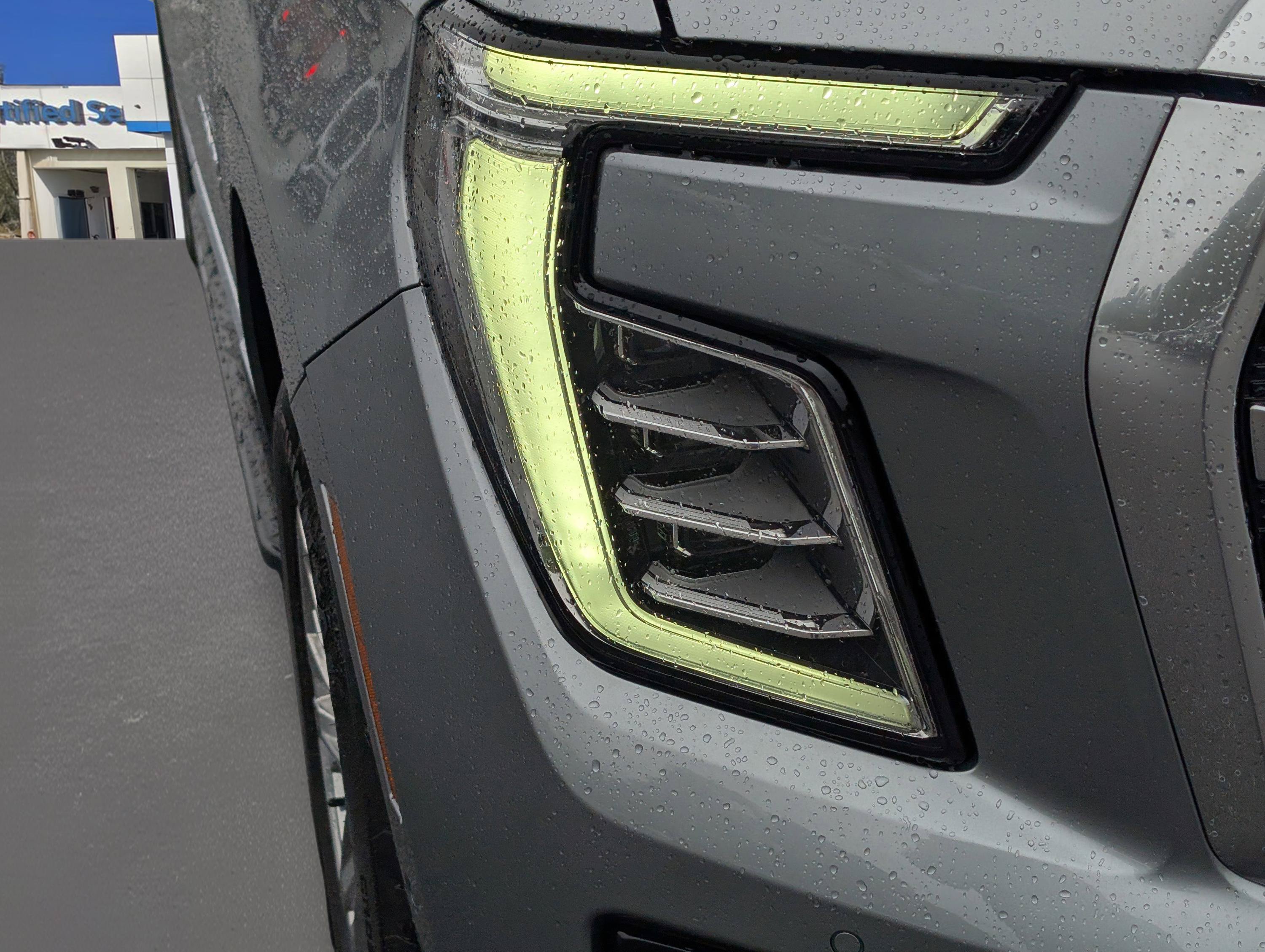 Used 2025 GMC Yukon Denali w/ Advanced Technology Package AWD/4WD image 4