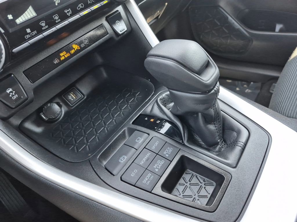 Used 2024 Toyota RAV4 LE image 24