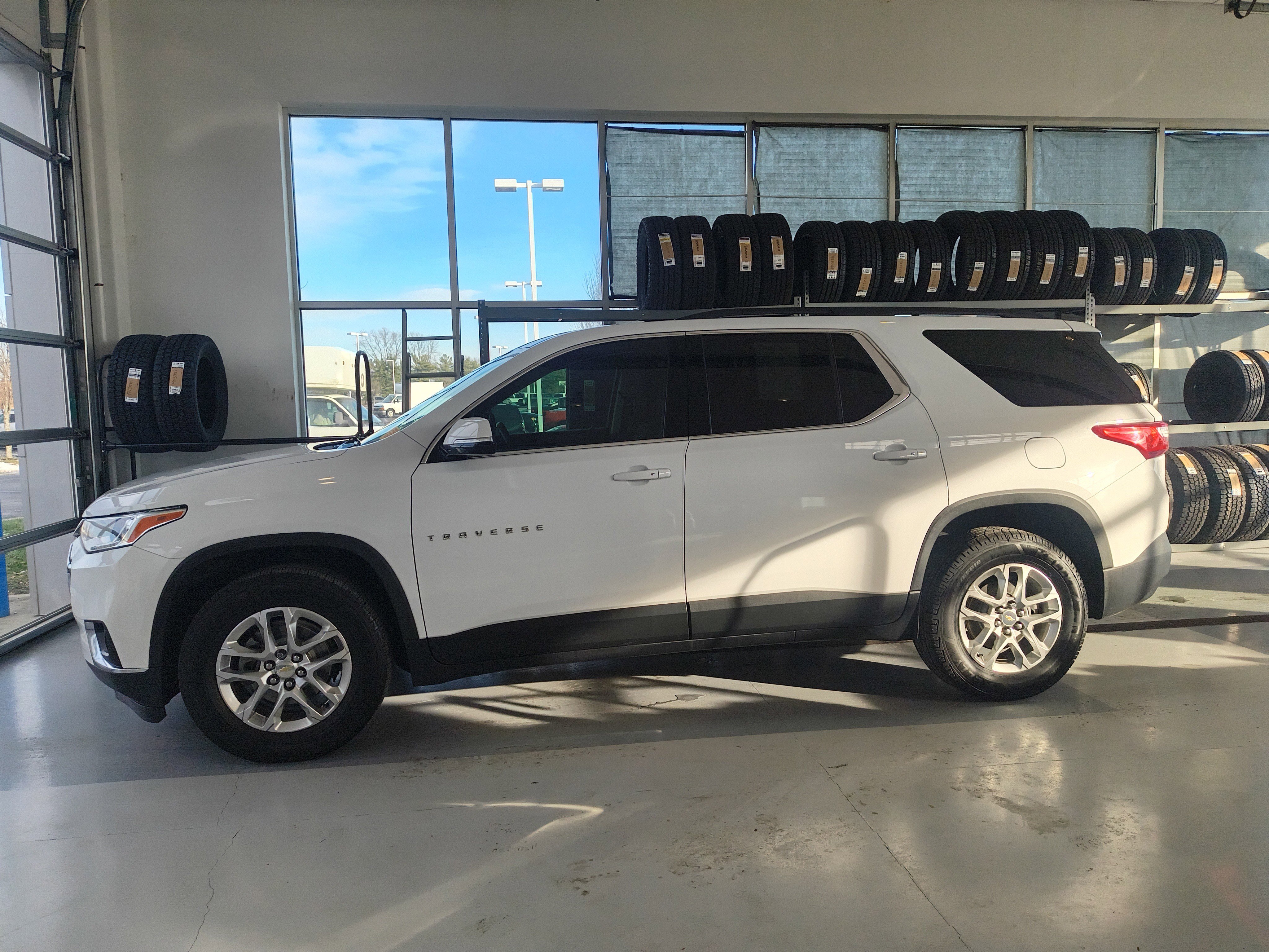 Used 2020 Chevrolet Traverse LT image 27
