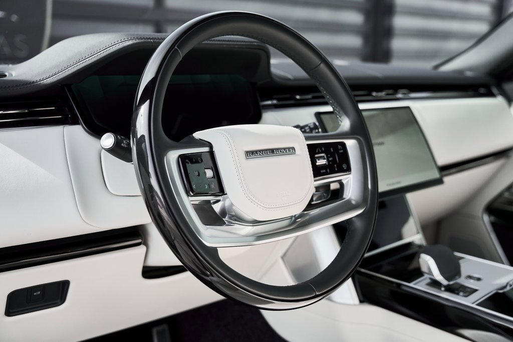 Used 2024 Land Rover Range Rover Long Wheelbase SE image 43