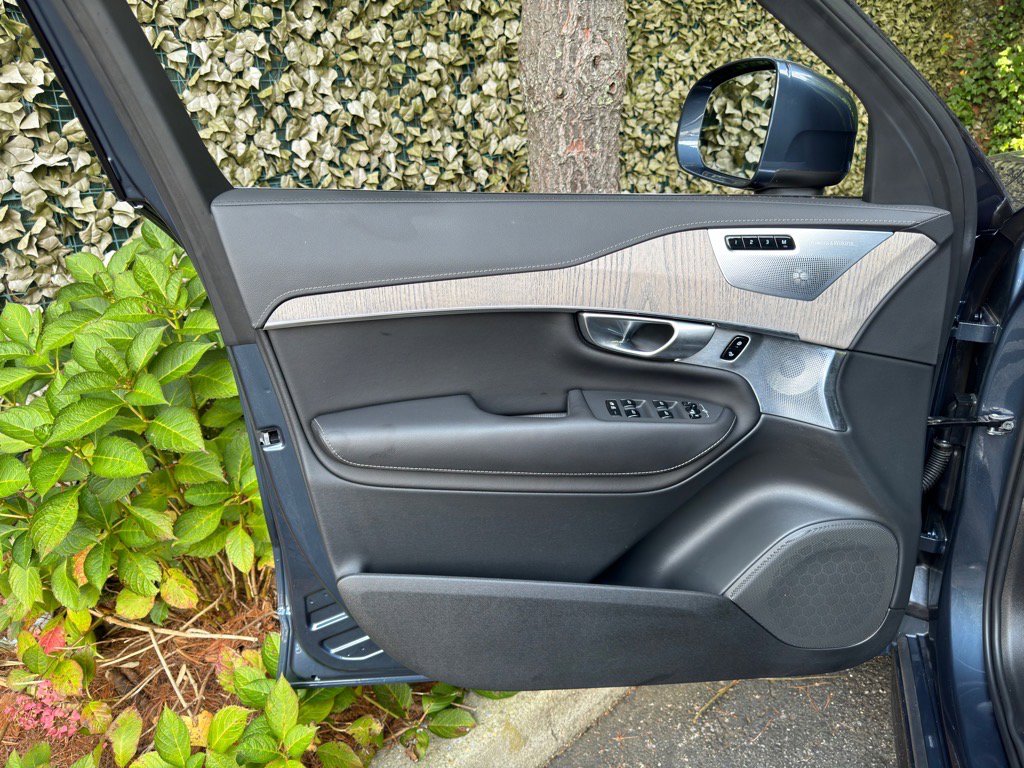 Used 2024 Volvo XC90 B6 Ultimate w/ Lounge Package image 8