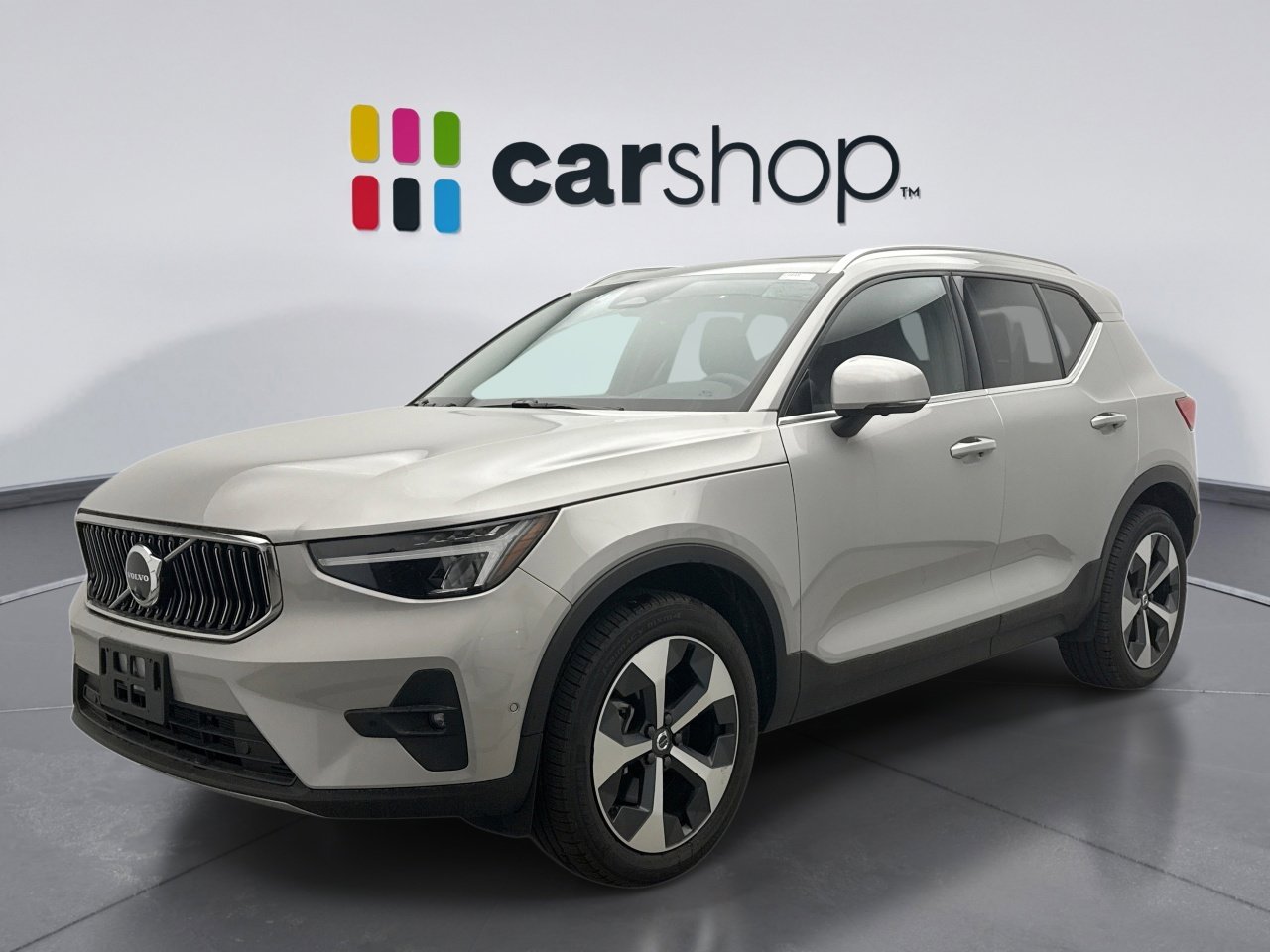 Used 2025 Volvo XC40 B5 Plus AWD/4WD image 1