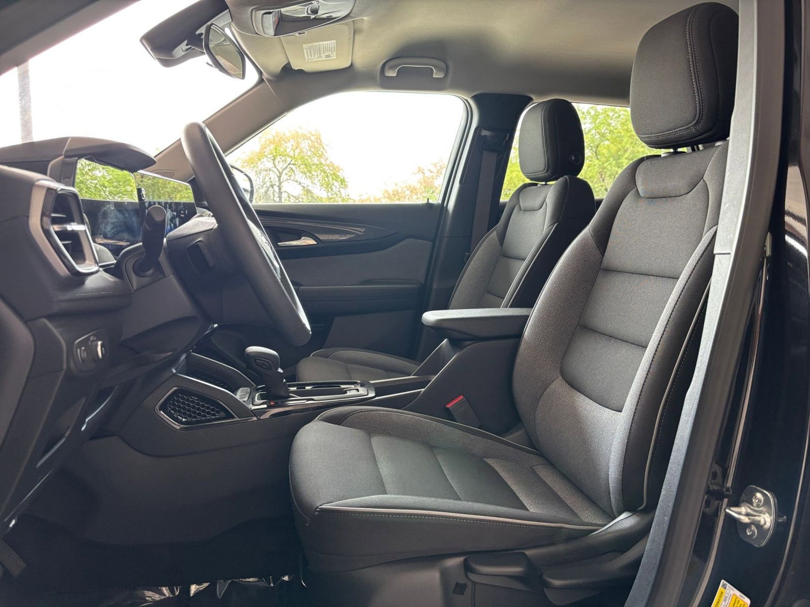 Used 2025 Chevrolet TrailBlazer LT FWD image 25