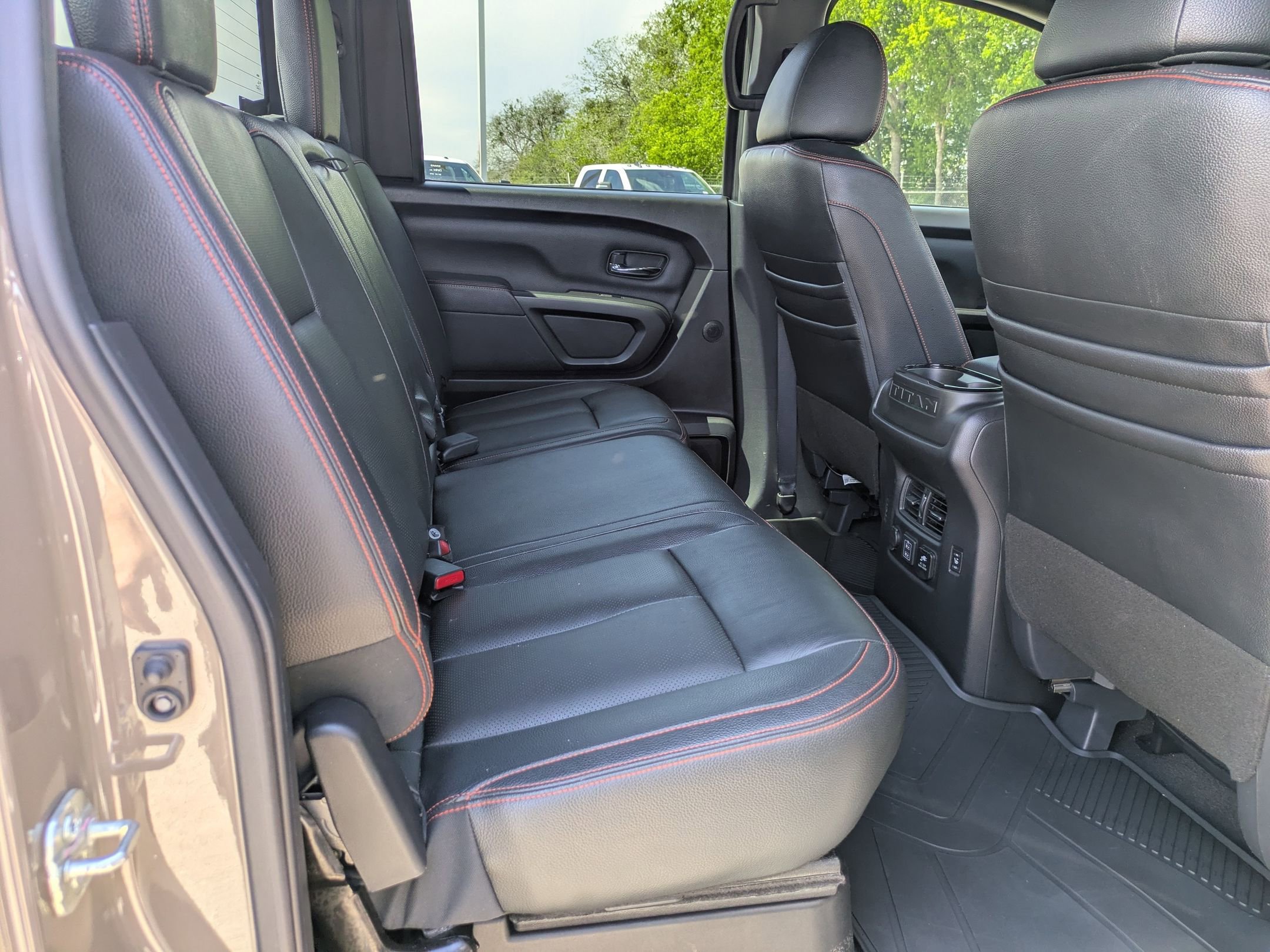Used 2021 Nissan Titan PRO-4X w/ Pro-4x Convenience Package image 24
