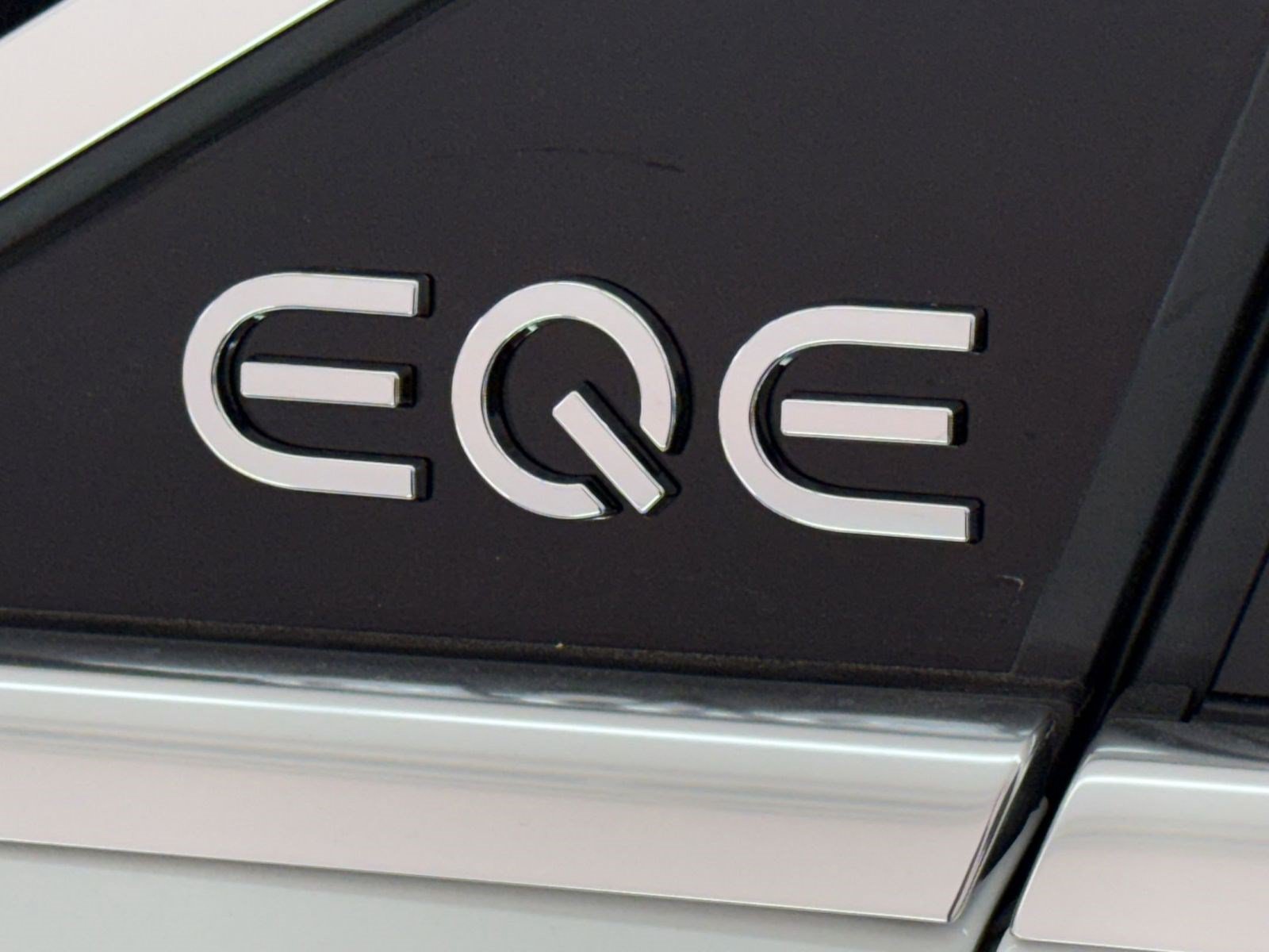 New 2026 Mercedes-Benz EQE 320 4MATIC SUV image 32