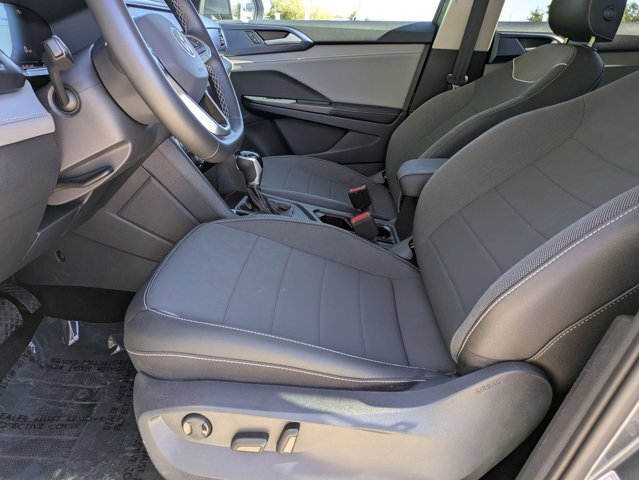 Used 2024 Volkswagen Taos SE image 24