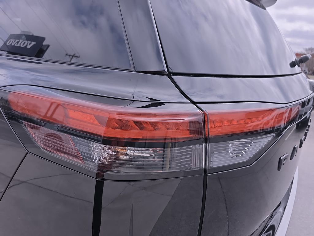 Used 2023 Nissan Pathfinder SL w/ Black Appearance Package image 40