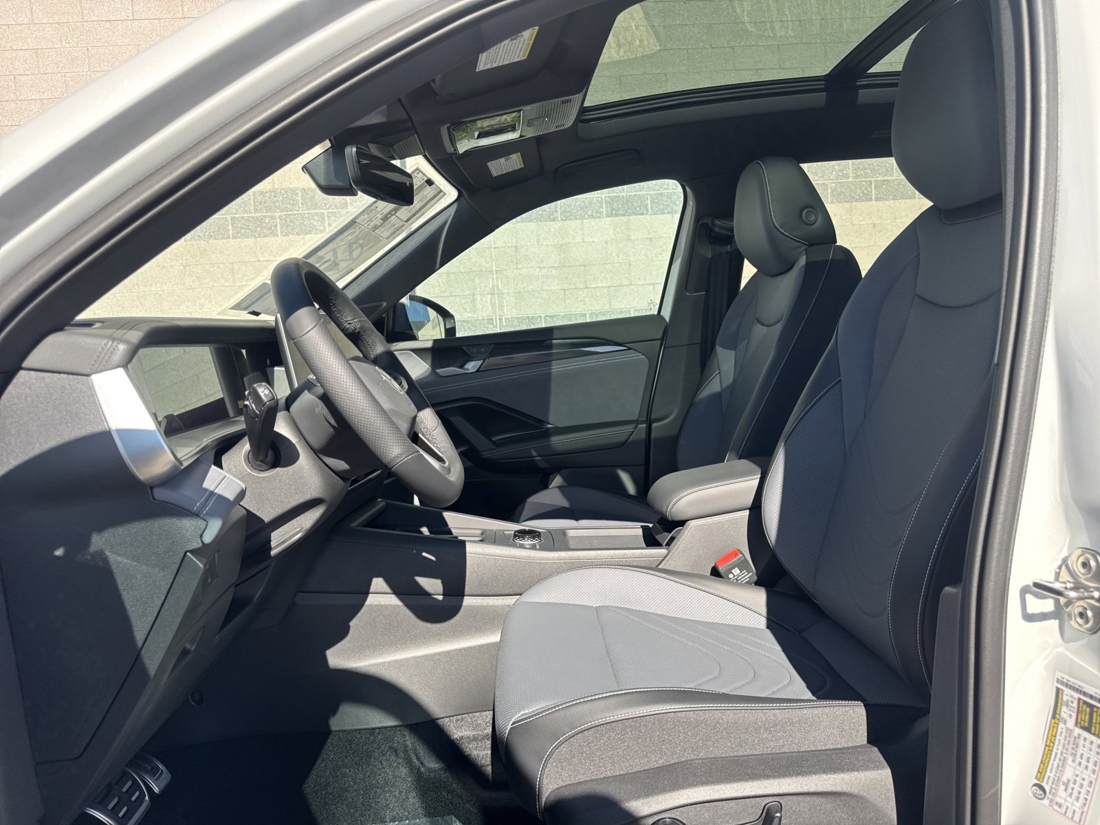 New 2026 Volkswagen Tiguan SE R-Line image 11