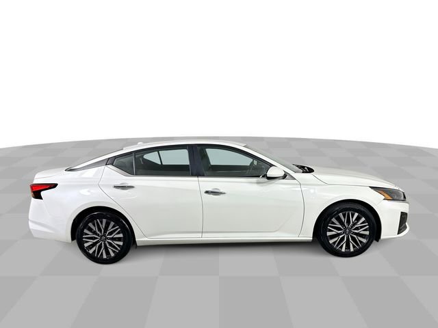 Used 2023 Nissan Altima 2.5 SV FWD image 9
