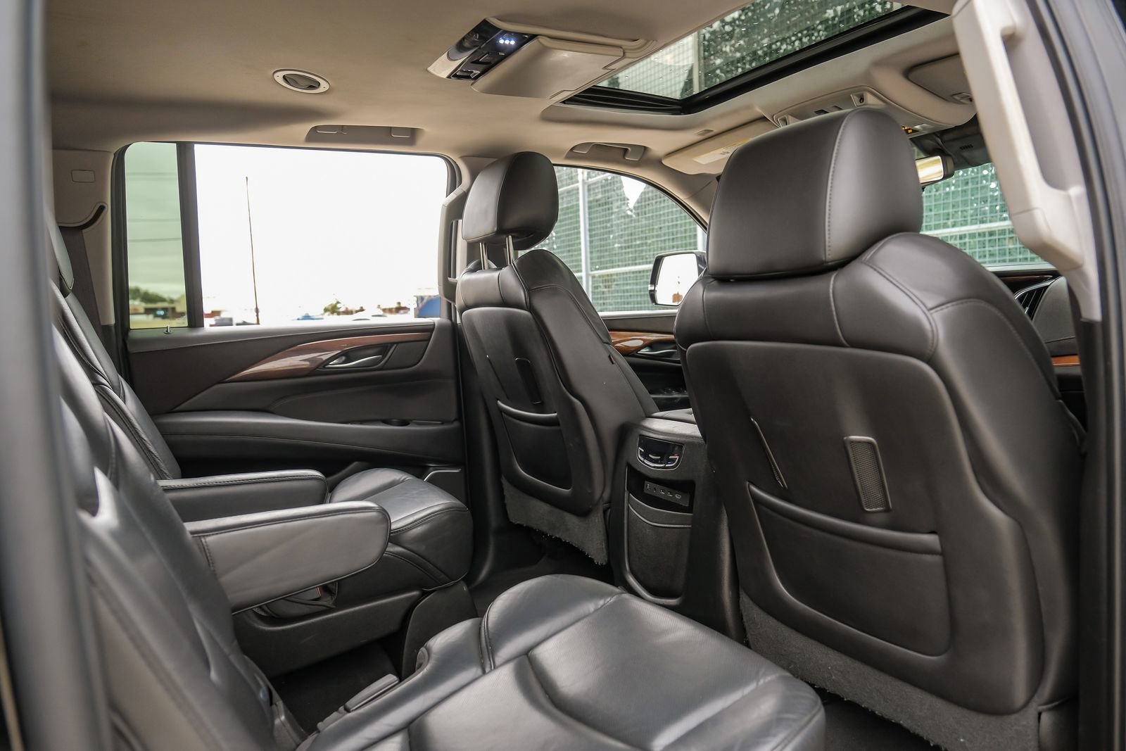Used 2017 Cadillac Escalade ESV Luxury AWD/4WD image 37