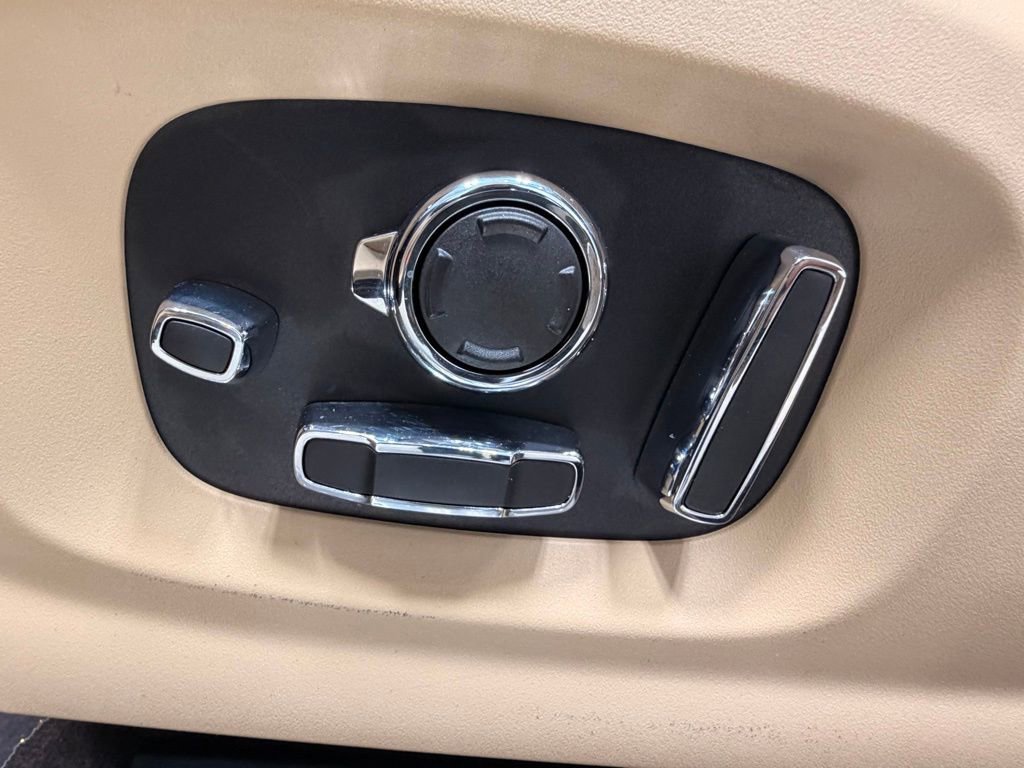 Used 2017 Jaguar XJ L Portfolio image 19