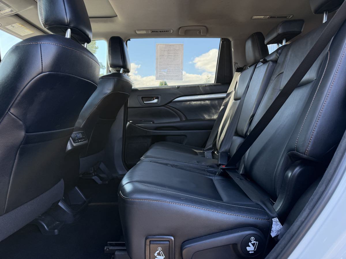 Used 2017 Toyota Highlander SE AWD/4WD image 11