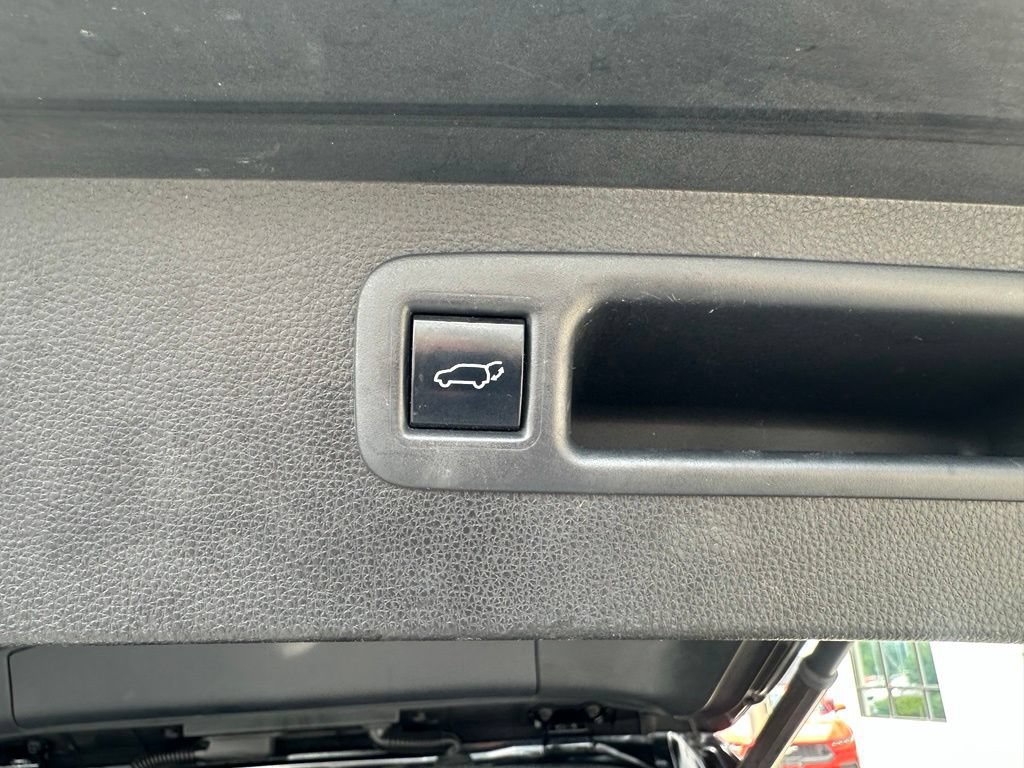 Used 2020 Toyota Highlander Limited AWD/4WD image 25