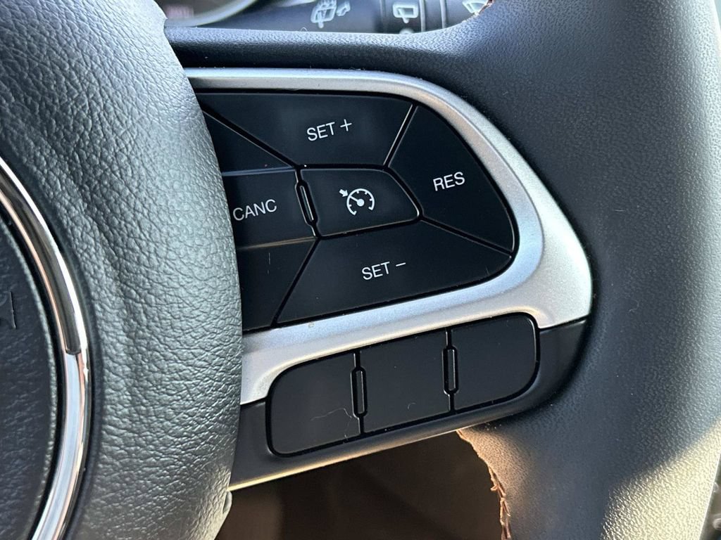 Used 2021 Jeep Compass Latitude FWD image 30