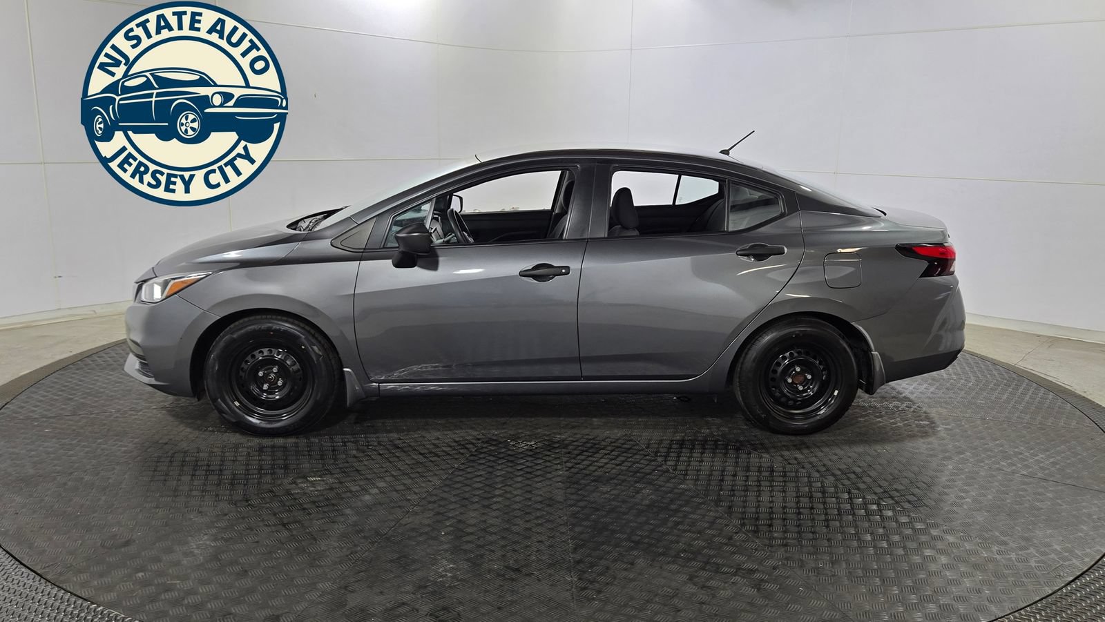 Used 2021 Nissan Versa S FWD image 4