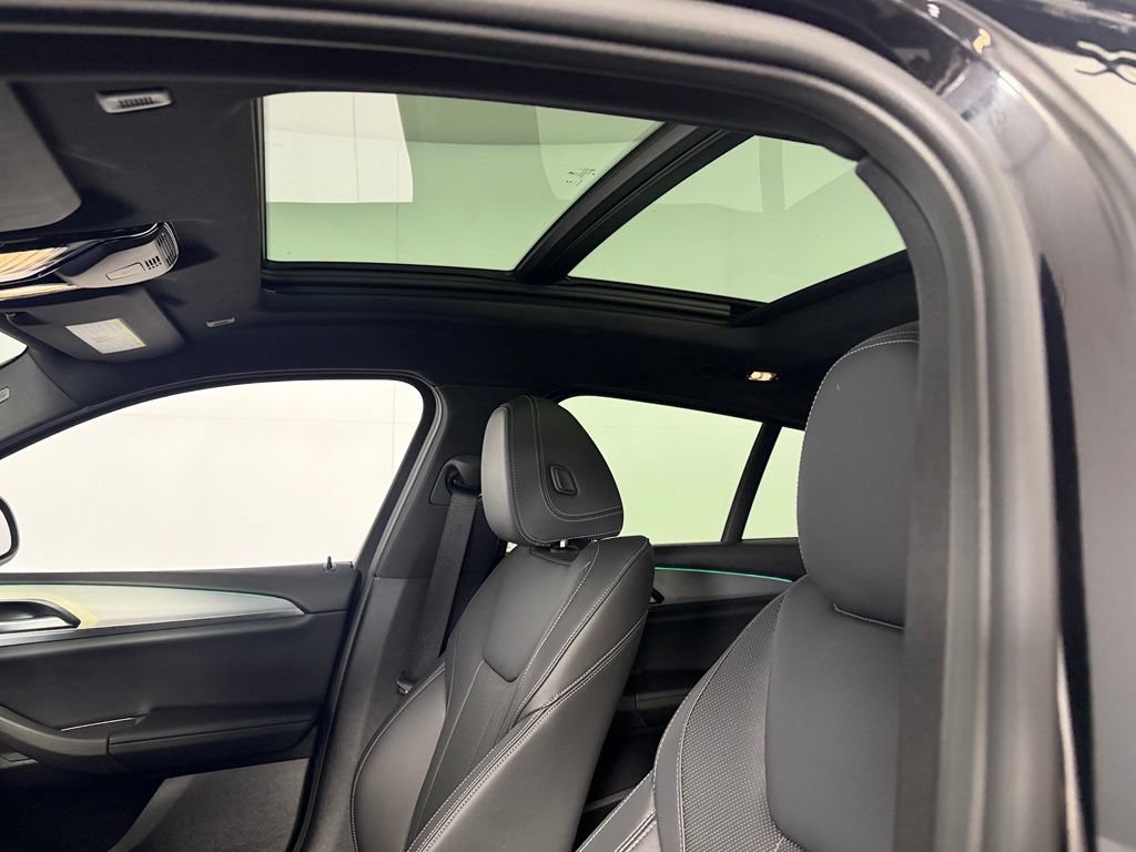 Used 2025 BMW X4 xDrive30i AWD/4WD image 26