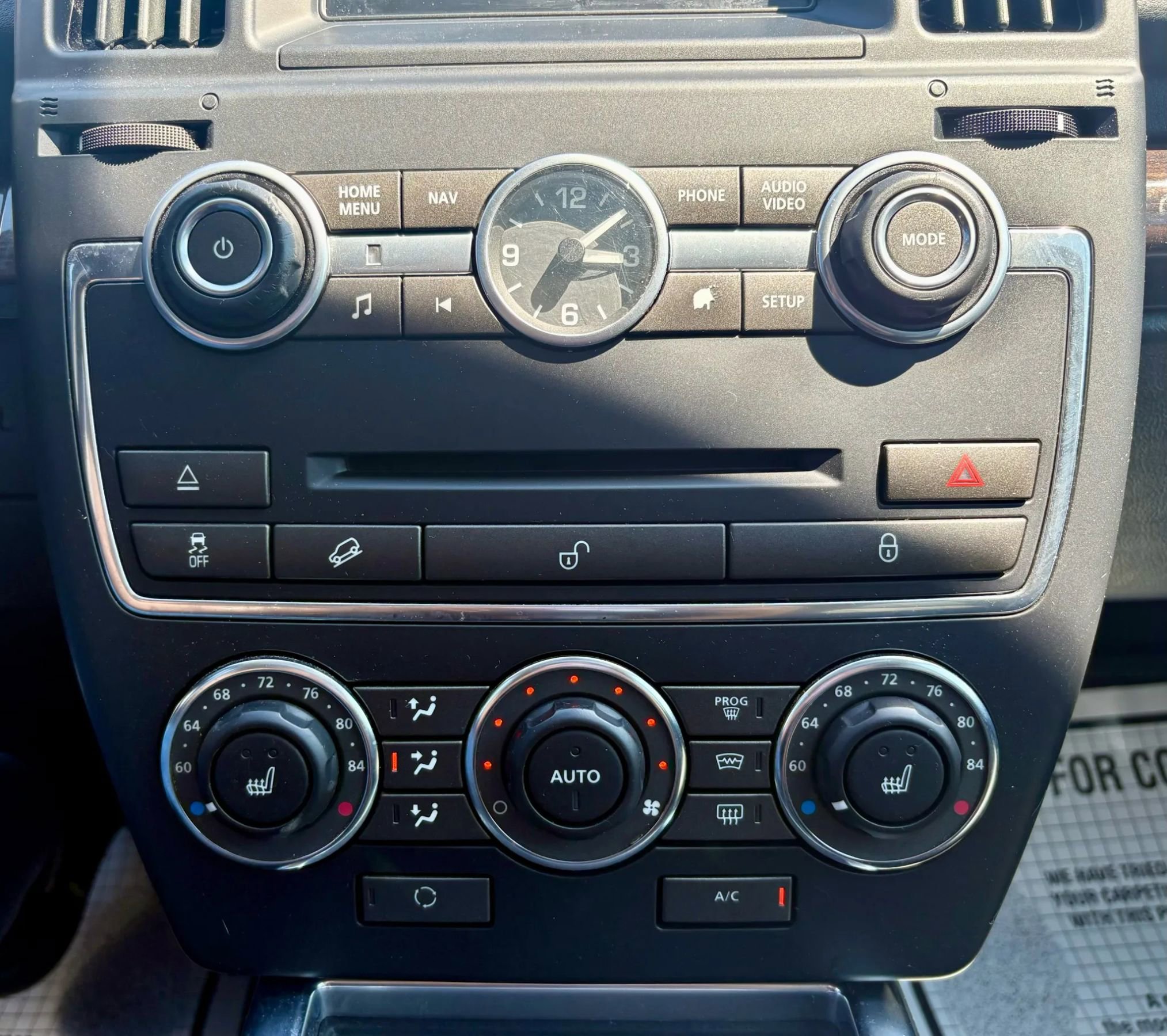 Used 2014 Land Rover LR2 HSE image 26