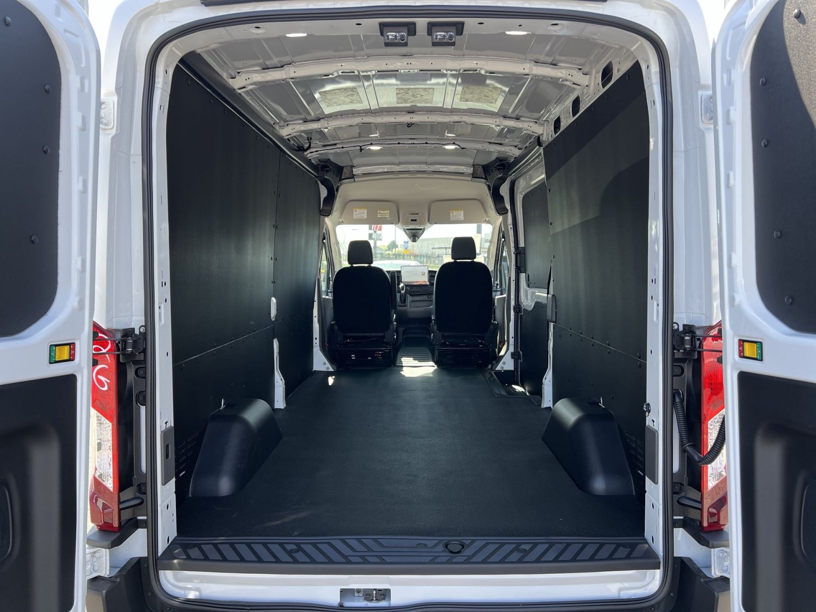 New 2026 Ford Transit 250 148 Medium Roof Extended AWD w/ Load Area Protection Package image 32