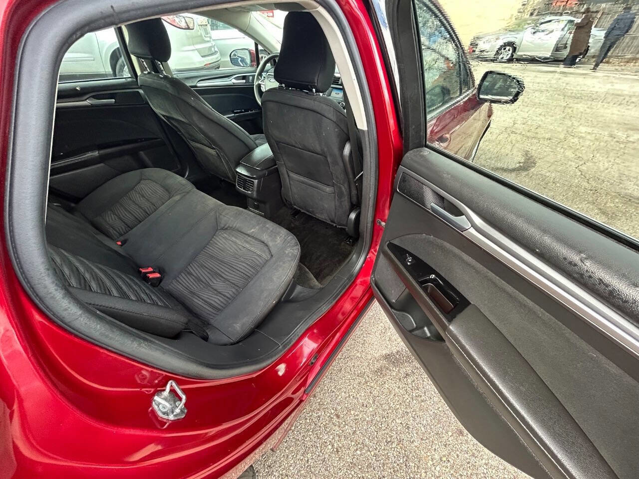 Used 2016 Ford Fusion SE image 8