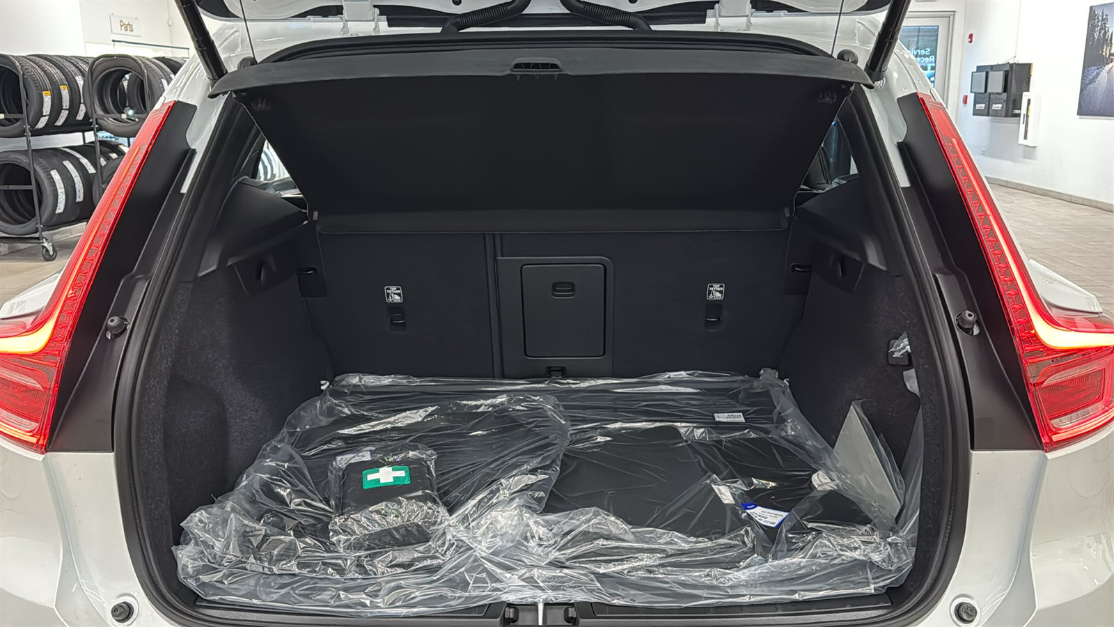 New 2026 Volvo XC40 B5 Ultra w/ Protection Package Premier AWD/4WD image 29