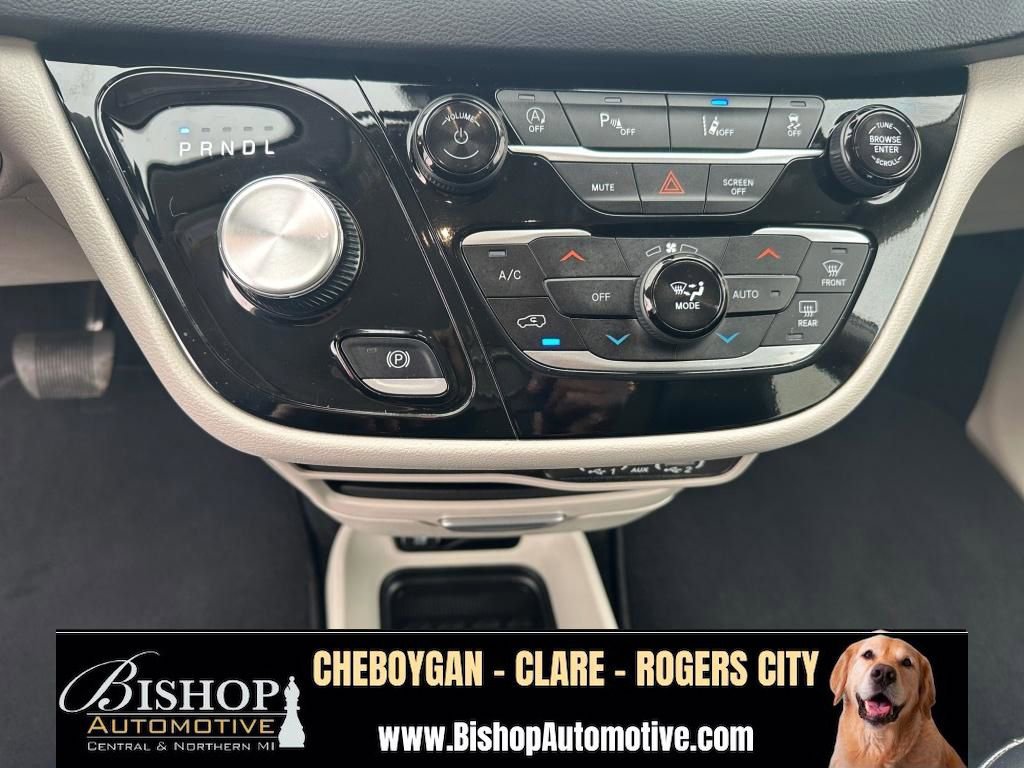 Used 2024 Chrysler Pacifica Touring-L FWD image 33