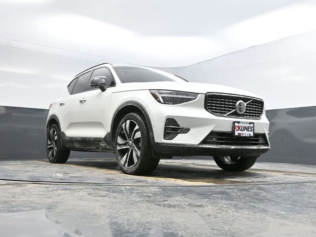 Used 2023 Volvo XC40 B5 Ultimate w/ Protection Package Premier image 42