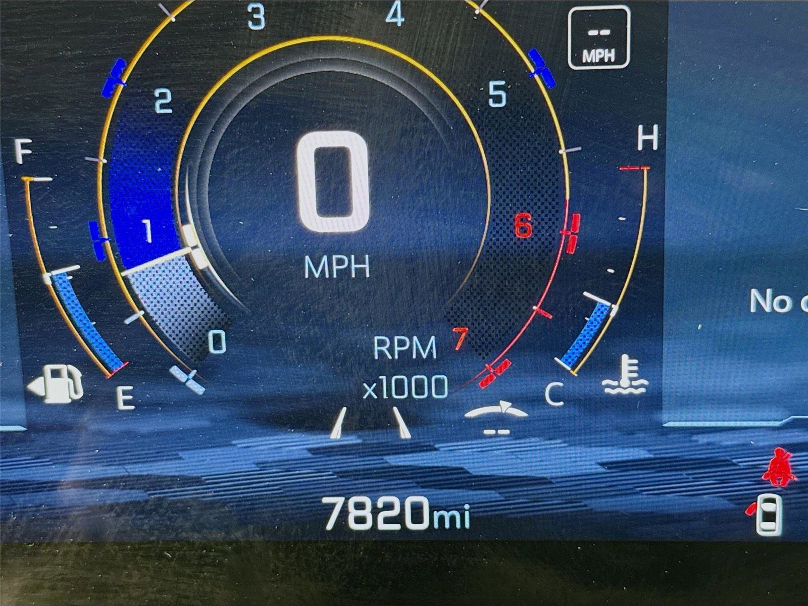 Used 2025 Chevrolet Traverse LT w/ Driver Confidence Package image 2