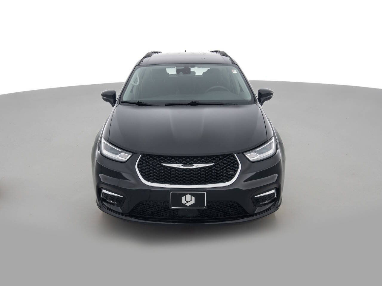 Used 2021 Chrysler Pacifica Touring FWD image 2