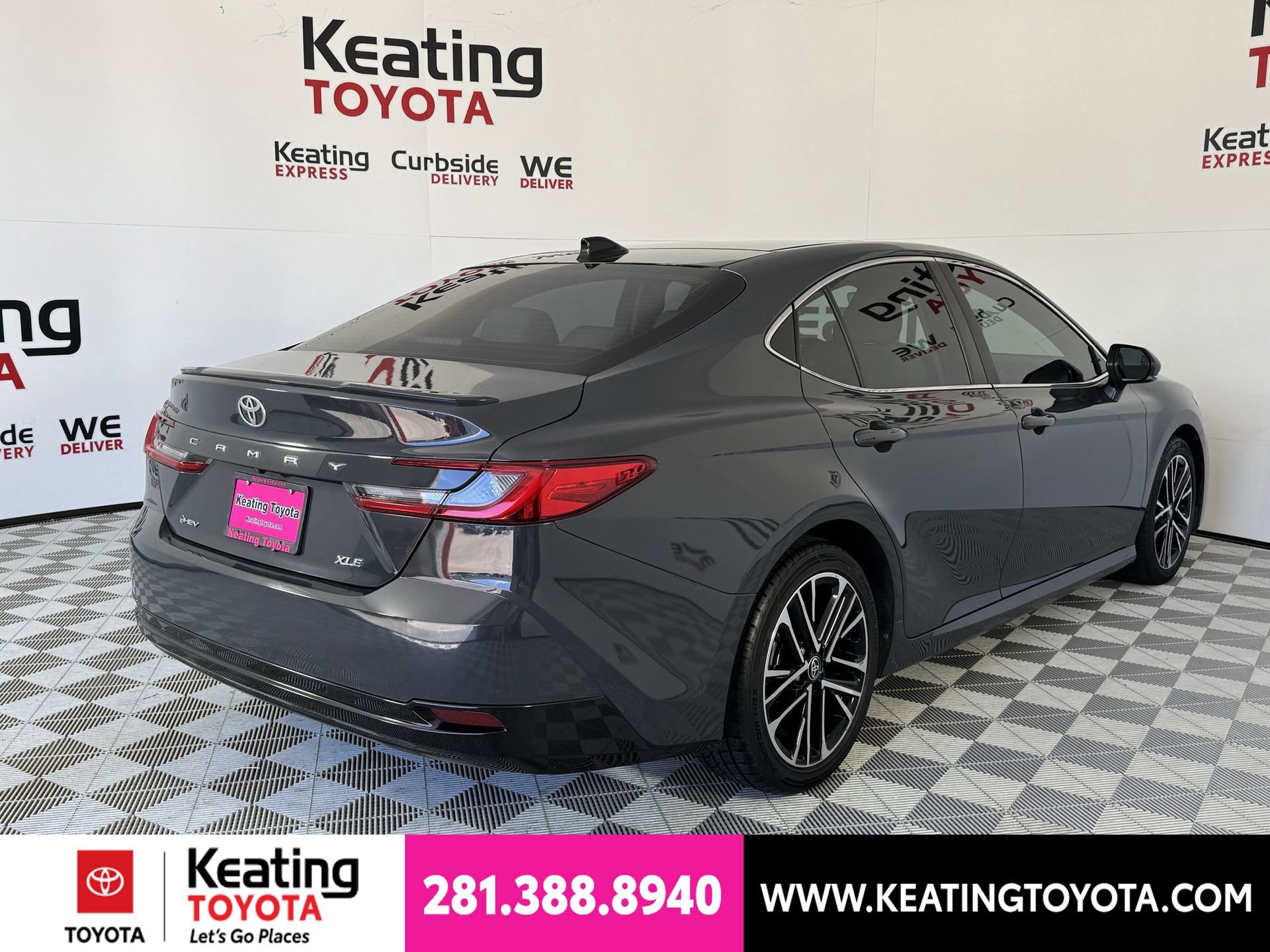 Used 2025 Toyota Camry XLE FWD image 6