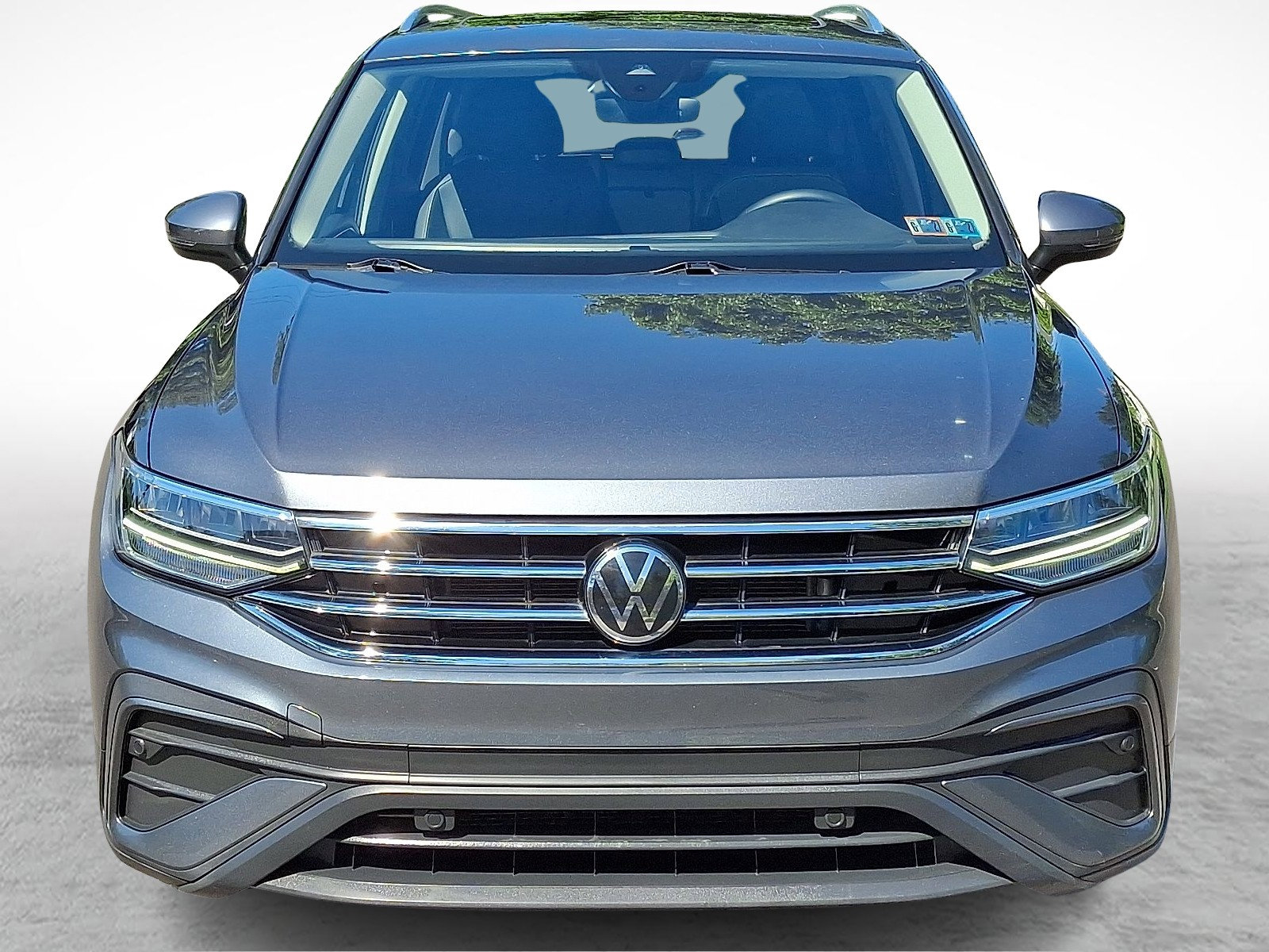 Used 2022 Volkswagen Tiguan SE AWD/4WD image 2