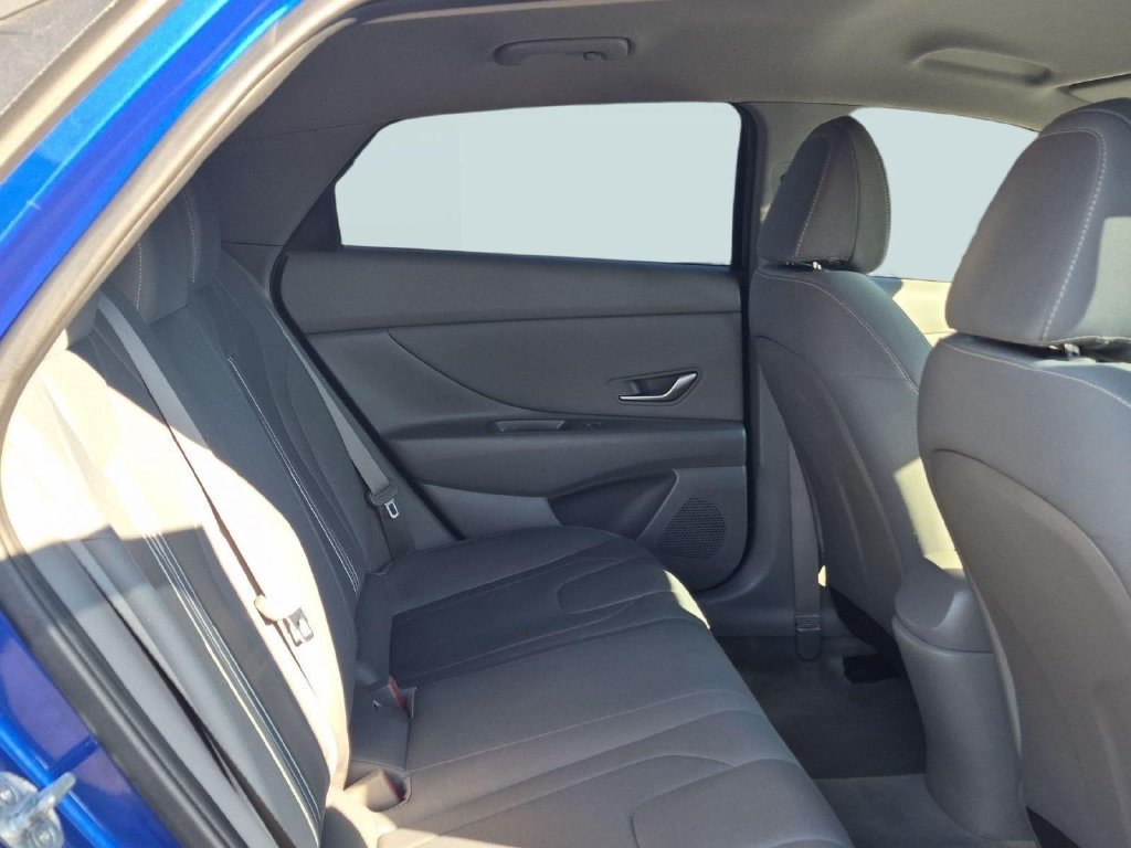 Used 2023 Hyundai Elantra SEL w/ Convenience Package FWD image 24