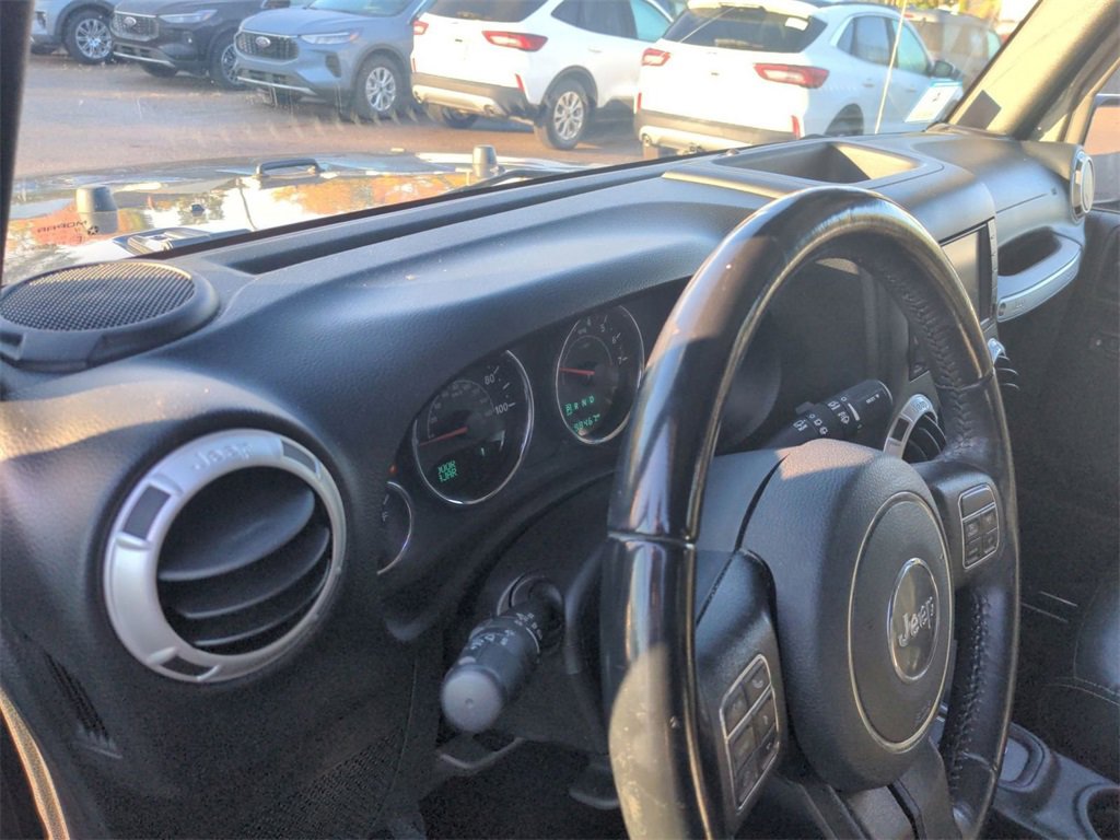 Used 2018 Jeep Wrangler Unlimited Sahara w/ Dual Top Group image 9