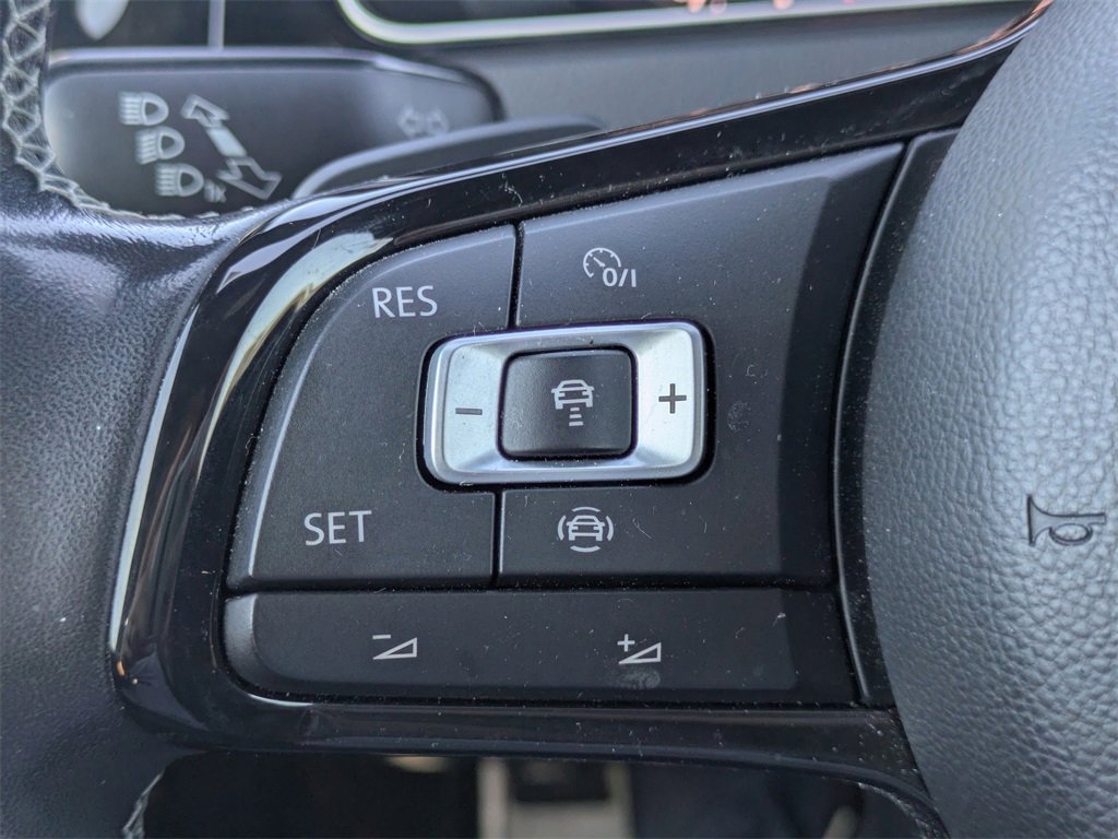 Used 2019 Volkswagen Golf R 4-Door image 25