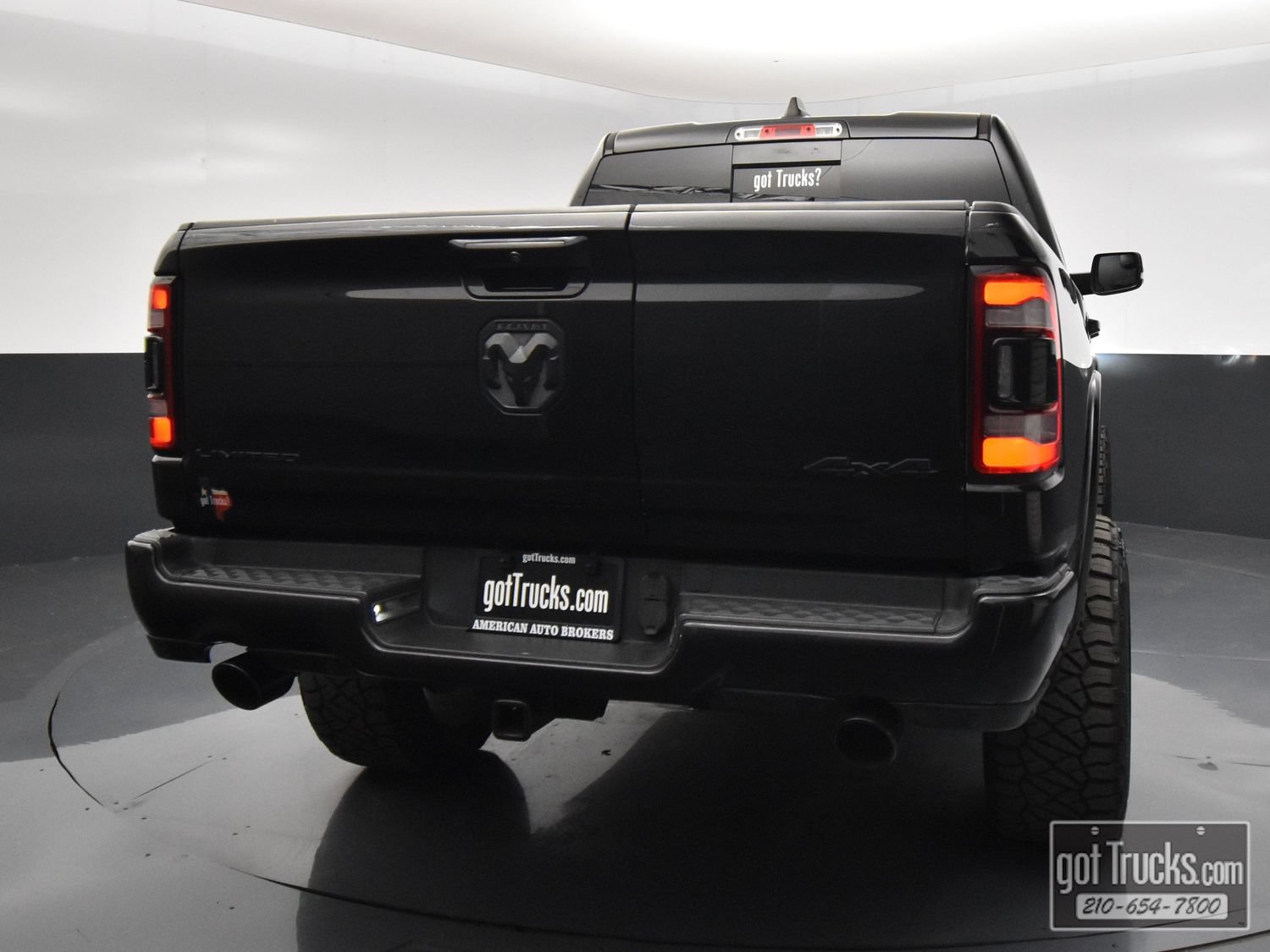 Used 2020 RAM 1500 Limited w/ Black Appearance Package AWD/4WD image 6
