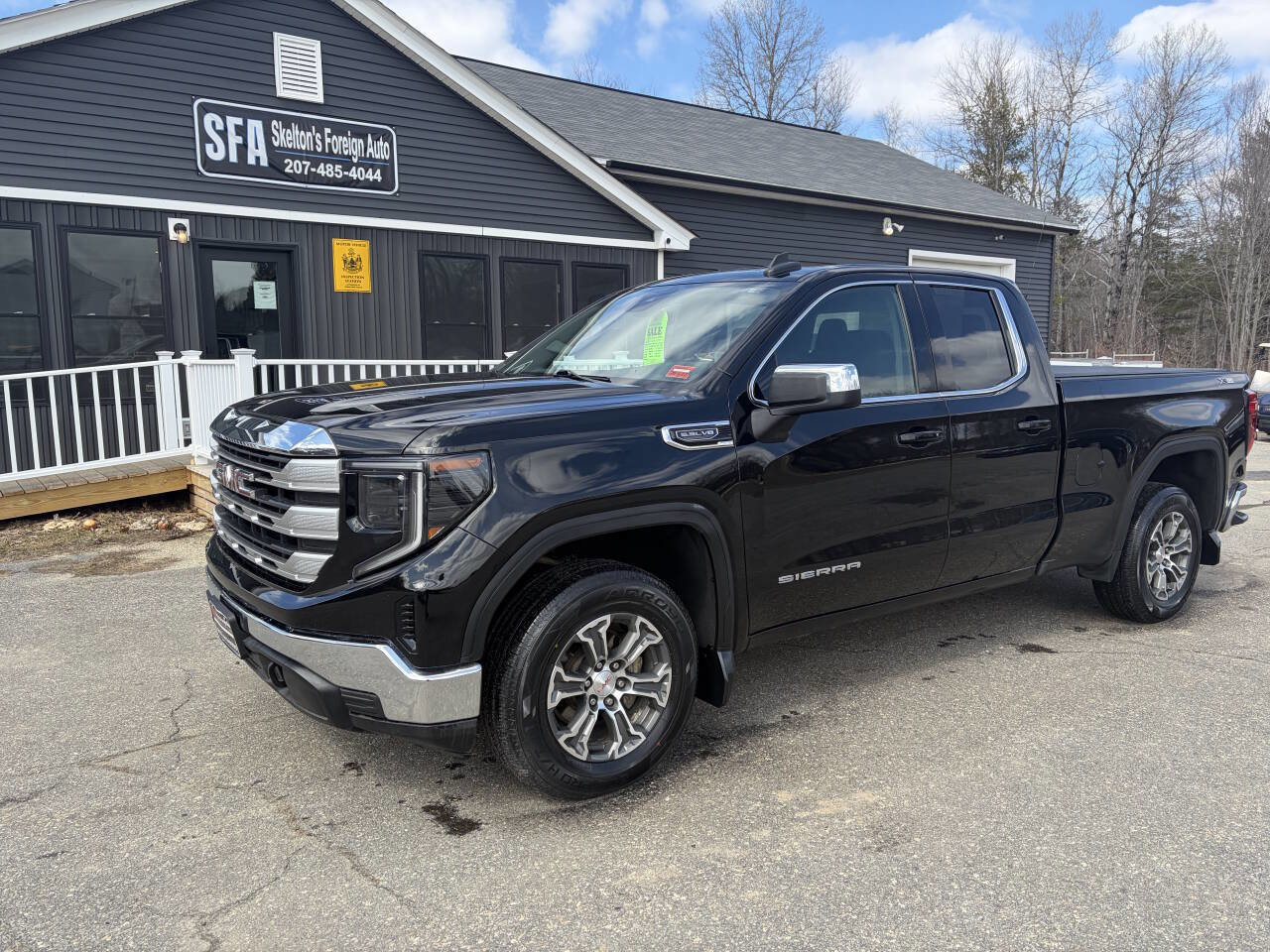 Used 2023 GMC Sierra 1500 SLE w/ X31 Off-Road Package image 1
