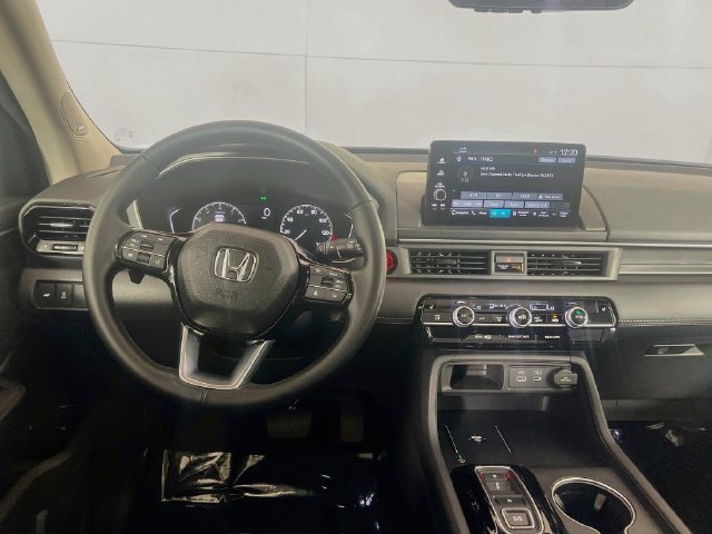 Certified 2025 Honda Pilot Touring image 18